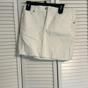 Size 11 Mudd white mini skirt with pockets on the back